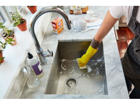 Dọn vệ sinh bồn rửa chén